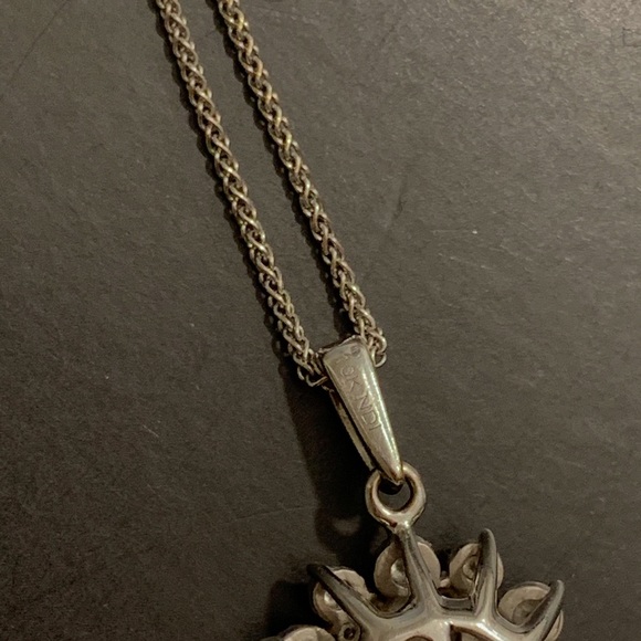 1/2 carat starburst necklace and adjustable chain - Picture 5 of 6